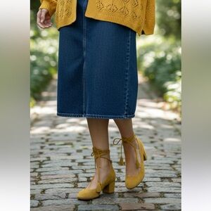 Sézane Valentina Babies Suede Block
Heel Shoes in Curry Size US 8.5